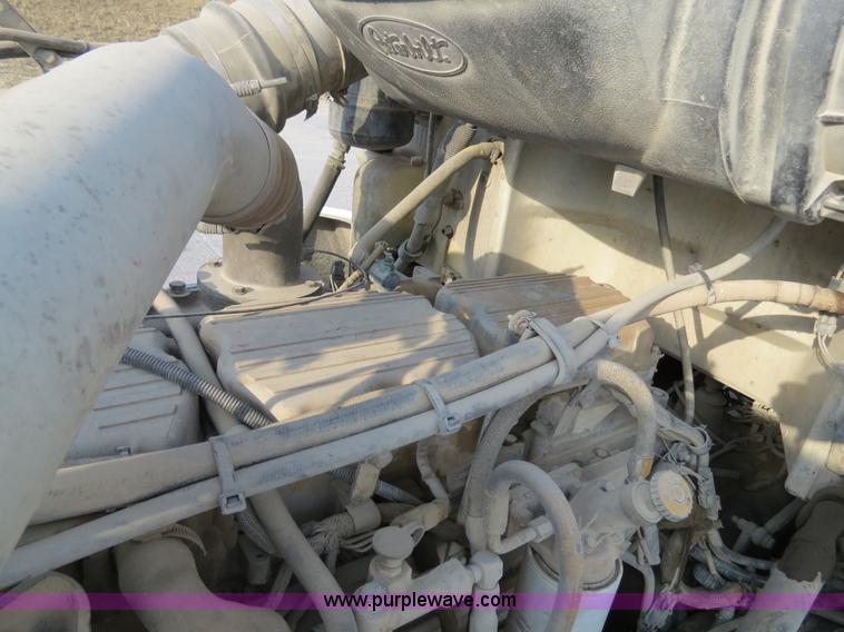 image for item B4596 2000 Peterbilt 377 semi truck