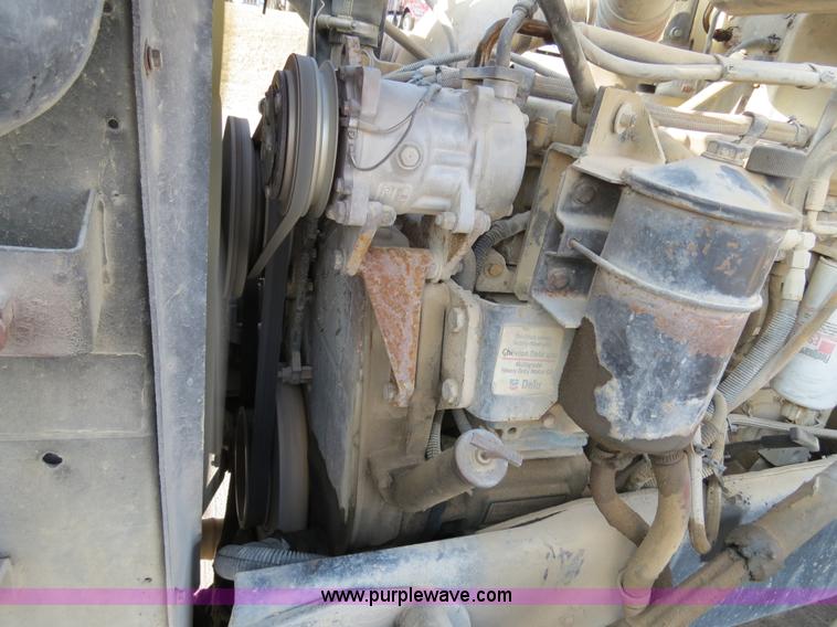 image for item B4596 2000 Peterbilt 377 semi truck