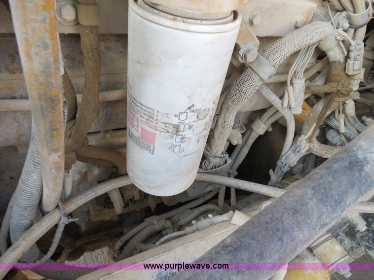 image for item B4596 2000 Peterbilt 377 semi truck