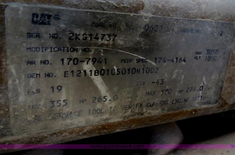 image for item B4596 2000 Peterbilt 377 semi truck