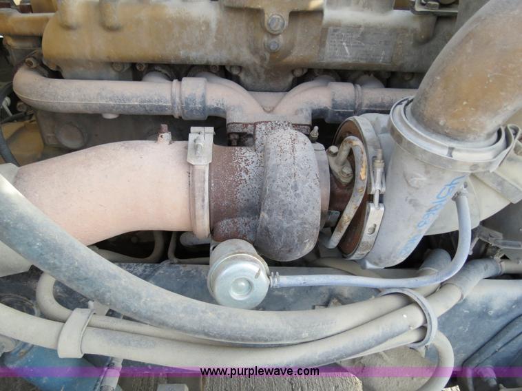 image for item B4596 2000 Peterbilt 377 semi truck