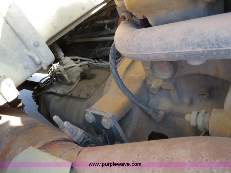 image for item B4596 2000 Peterbilt 377 semi truck