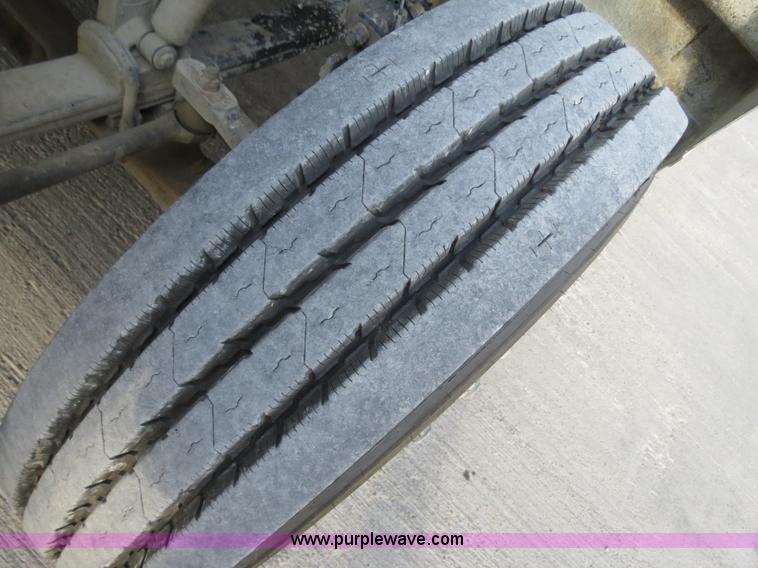 image for item B4596 2000 Peterbilt 377 semi truck