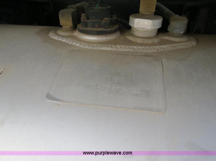 image for item B4596 2000 Peterbilt 377 semi truck