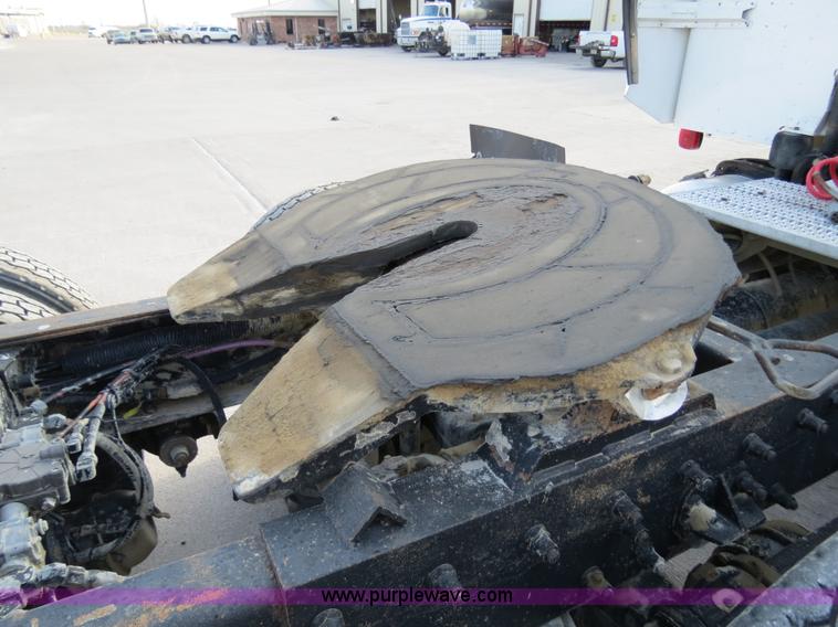 image for item B4596 2000 Peterbilt 377 semi truck