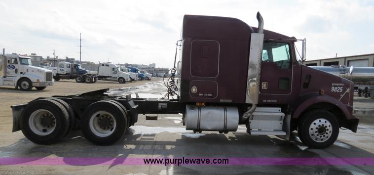 image for item B4598 1998 Kenworth T800 semi truck