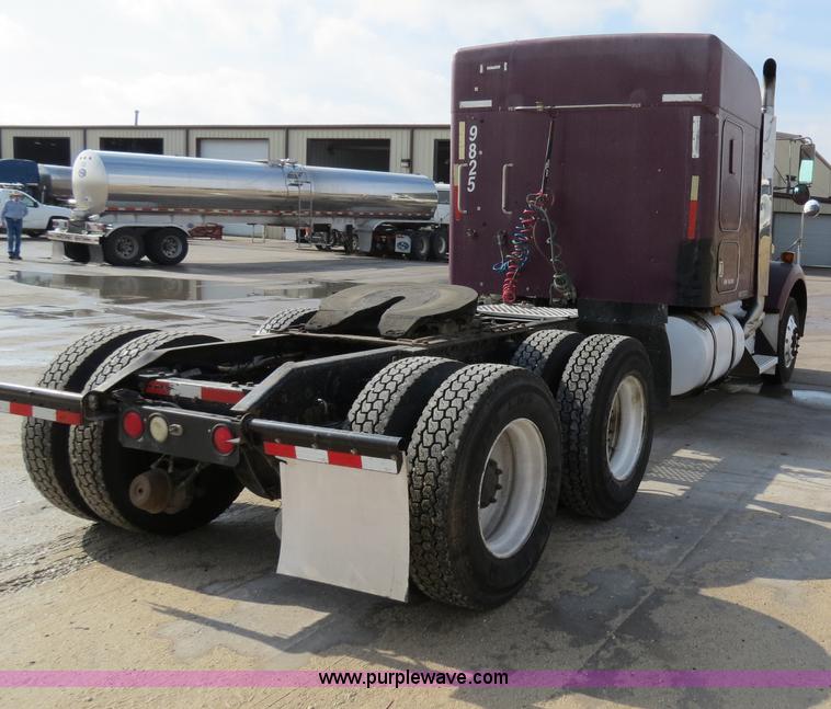 image for item B4598 1998 Kenworth T800 semi truck