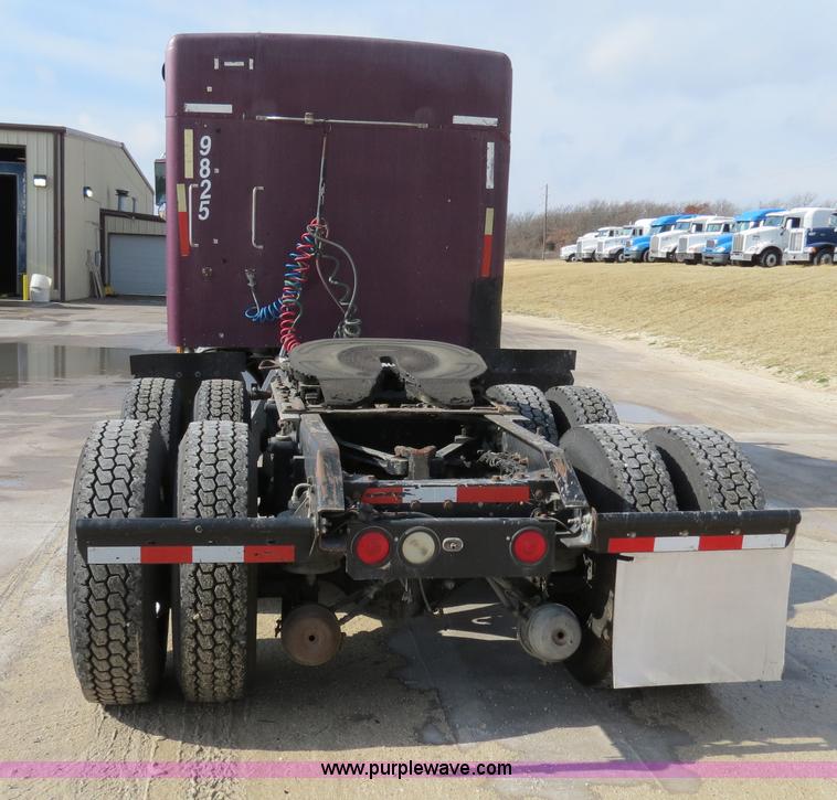 image for item B4598 1998 Kenworth T800 semi truck