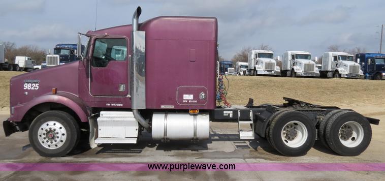 image for item B4598 1998 Kenworth T800 semi truck