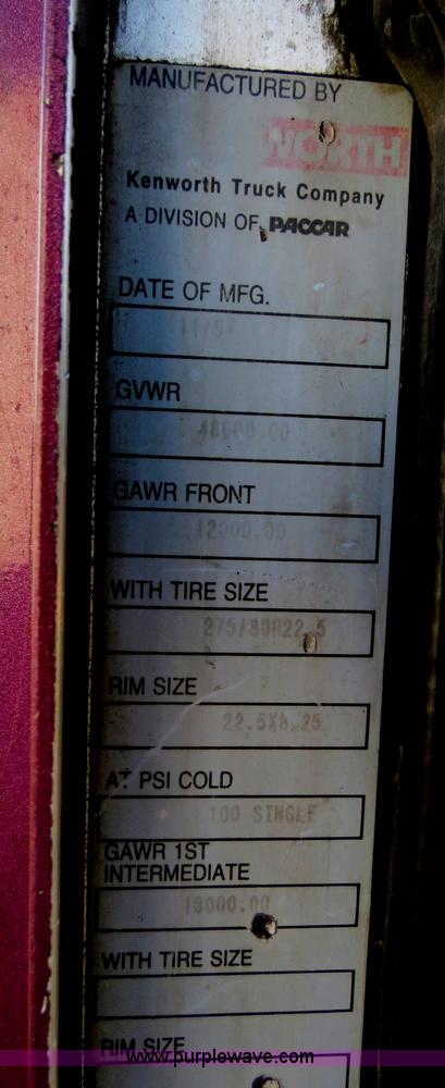 image for item B4598 1998 Kenworth T800 semi truck