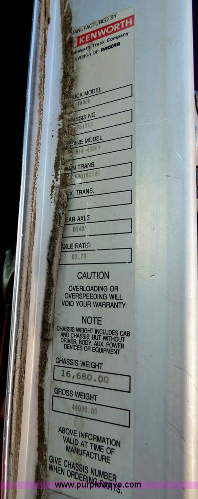 image for item B4598 1998 Kenworth T800 semi truck