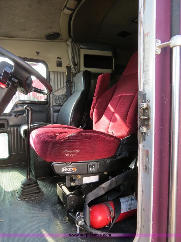 image for item B4598 1998 Kenworth T800 semi truck