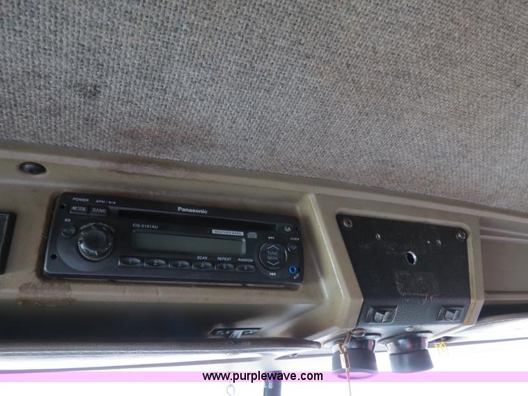 image for item B4598 1998 Kenworth T800 semi truck