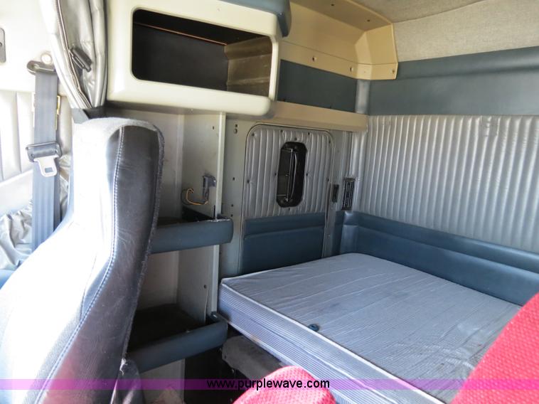 image for item B4598 1998 Kenworth T800 semi truck