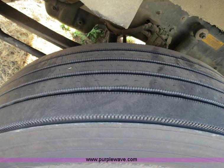 image for item B4598 1998 Kenworth T800 semi truck