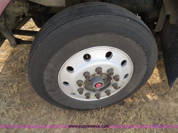 image for item B4598 1998 Kenworth T800 semi truck