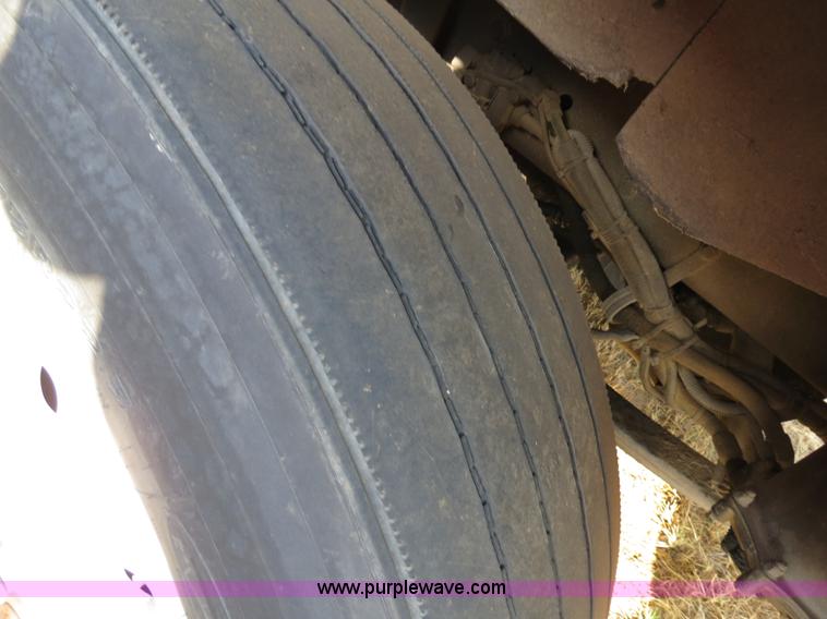 image for item B4598 1998 Kenworth T800 semi truck