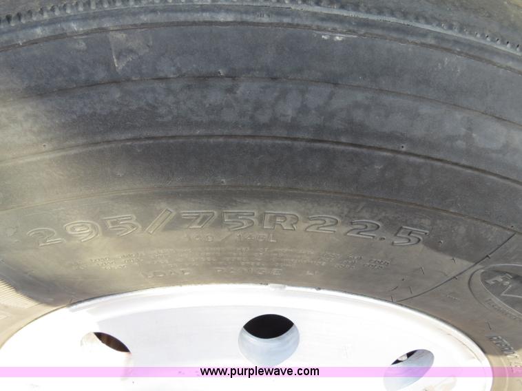 image for item B4598 1998 Kenworth T800 semi truck