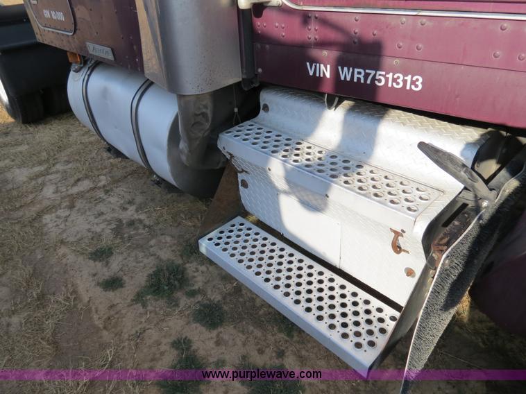 image for item B4598 1998 Kenworth T800 semi truck