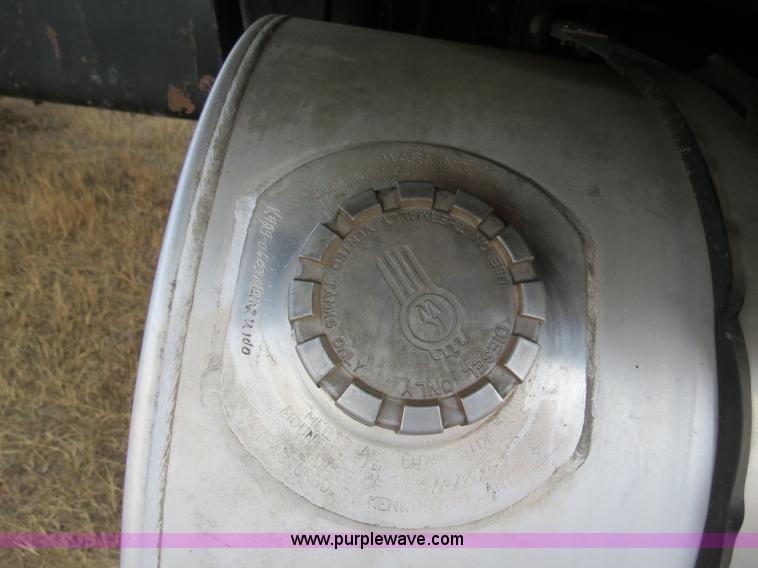 image for item B4598 1998 Kenworth T800 semi truck