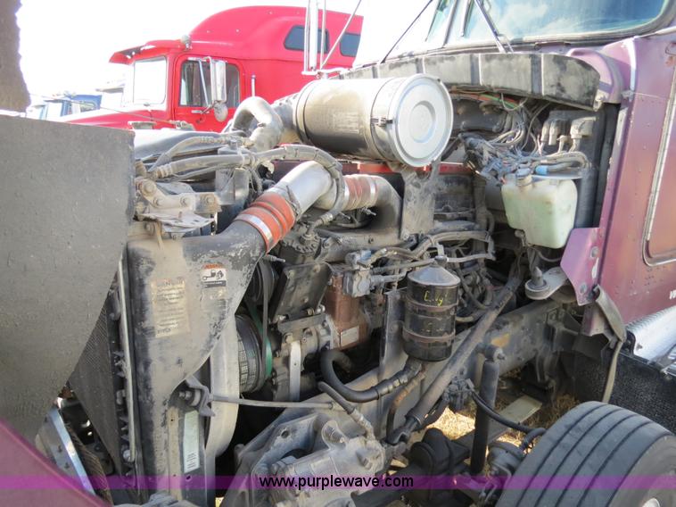 image for item B4598 1998 Kenworth T800 semi truck