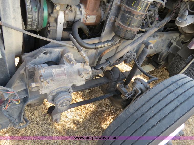 image for item B4598 1998 Kenworth T800 semi truck