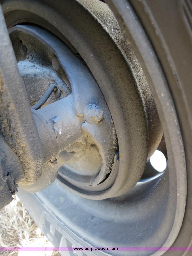 image for item B4598 1998 Kenworth T800 semi truck