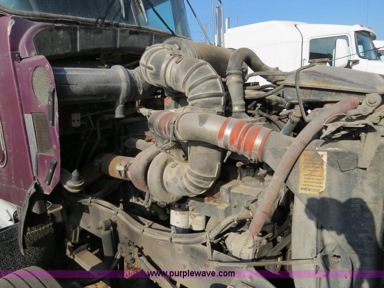 image for item B4598 1998 Kenworth T800 semi truck