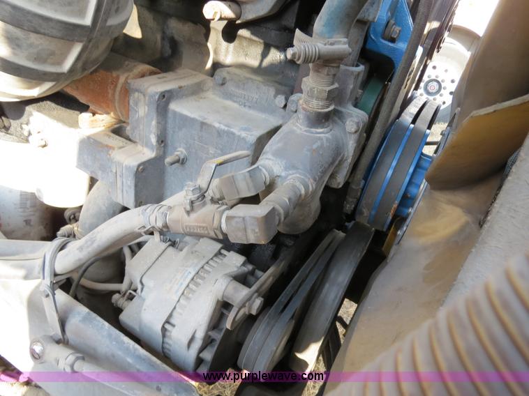 image for item B4598 1998 Kenworth T800 semi truck