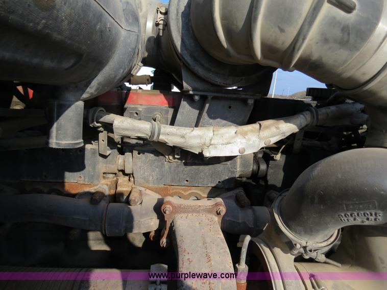 image for item B4598 1998 Kenworth T800 semi truck