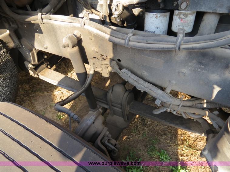 image for item B4598 1998 Kenworth T800 semi truck