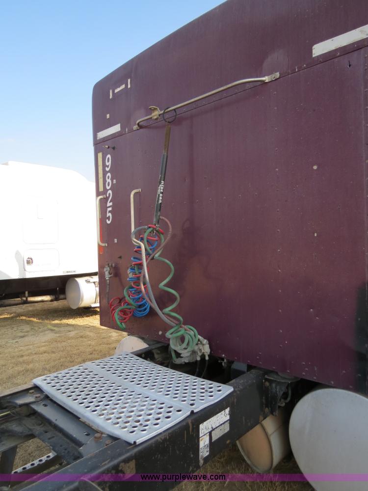 image for item B4598 1998 Kenworth T800 semi truck