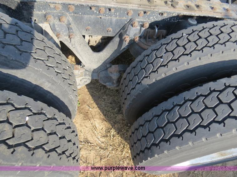 image for item B4598 1998 Kenworth T800 semi truck