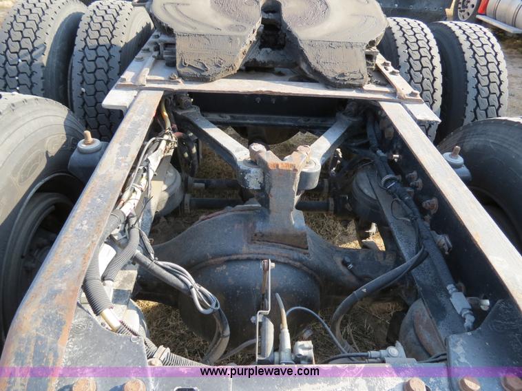 image for item B4598 1998 Kenworth T800 semi truck