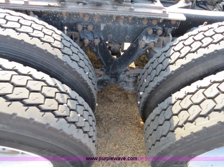 image for item B4598 1998 Kenworth T800 semi truck