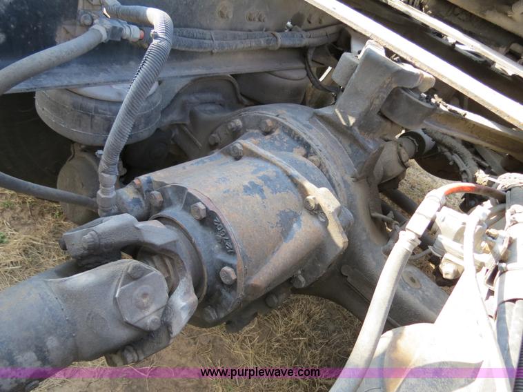 image for item B4598 1998 Kenworth T800 semi truck