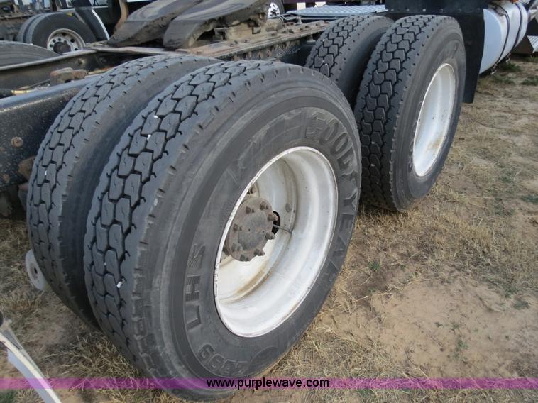 image for item B4598 1998 Kenworth T800 semi truck