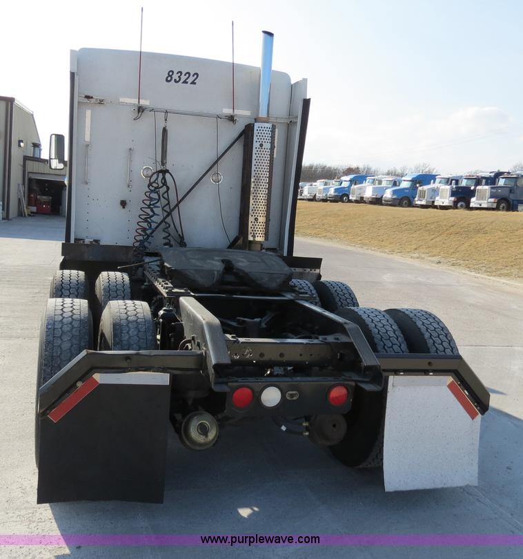 image for item B4599 2000 Kenworth T800 semi truck