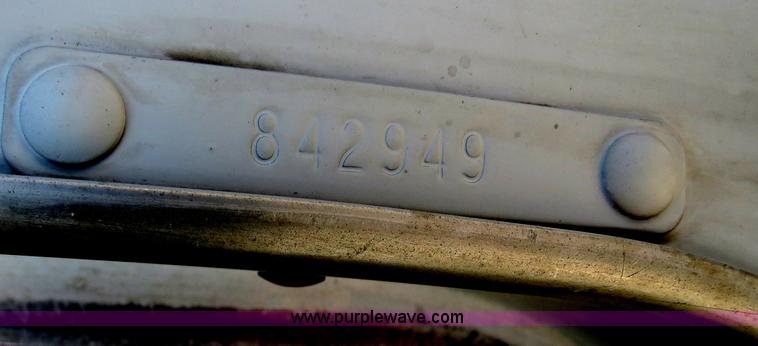 image for item B4599 2000 Kenworth T800 semi truck