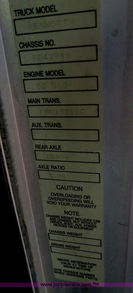 image for item B4599 2000 Kenworth T800 semi truck