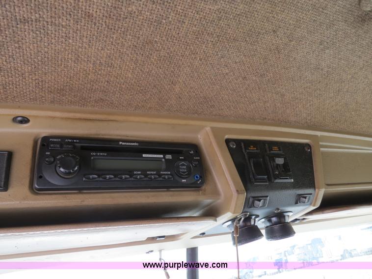 image for item B4599 2000 Kenworth T800 semi truck