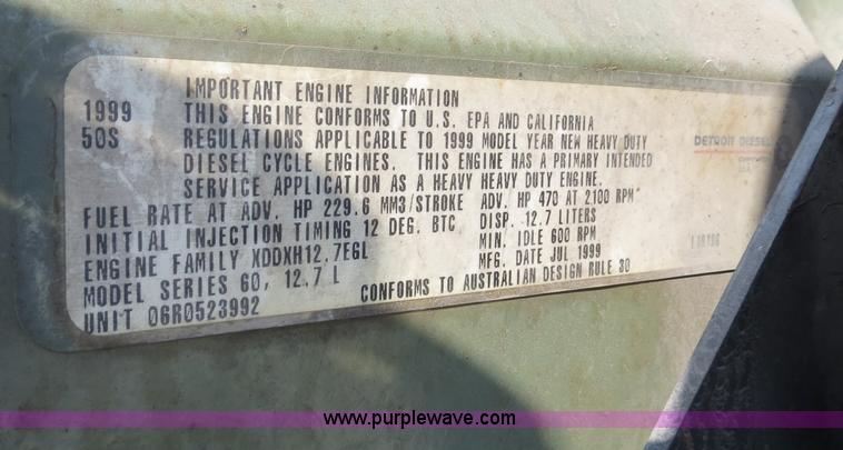 image for item B4599 2000 Kenworth T800 semi truck