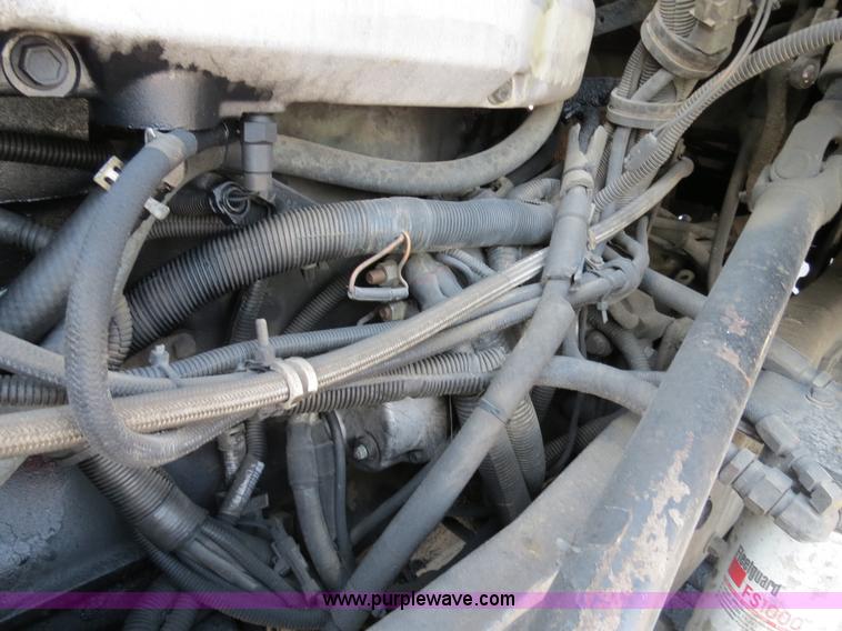 image for item B4599 2000 Kenworth T800 semi truck