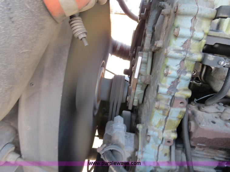 image for item B4599 2000 Kenworth T800 semi truck