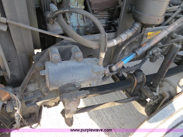 image for item B4599 2000 Kenworth T800 semi truck