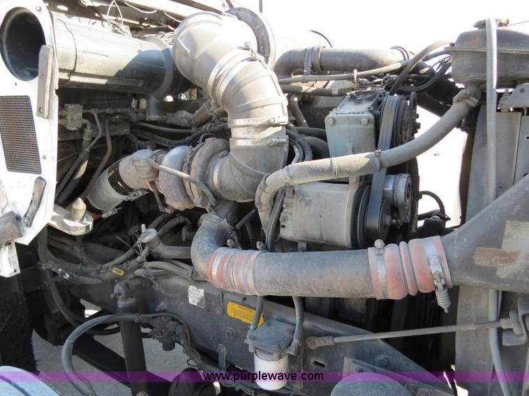 image for item B4599 2000 Kenworth T800 semi truck