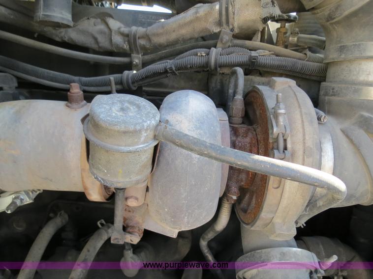 image for item B4599 2000 Kenworth T800 semi truck