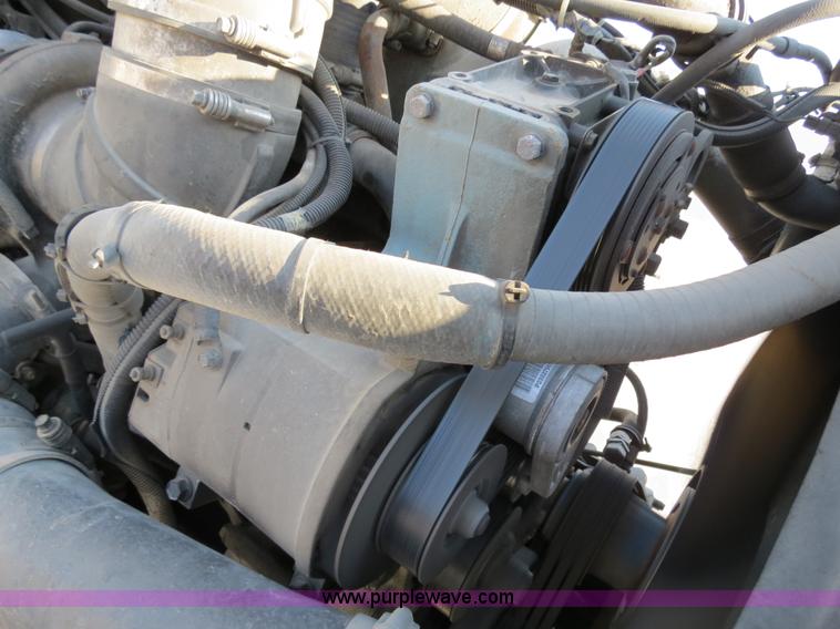 image for item B4599 2000 Kenworth T800 semi truck