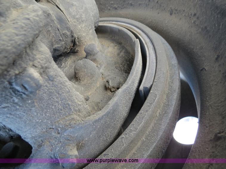 image for item B4599 2000 Kenworth T800 semi truck