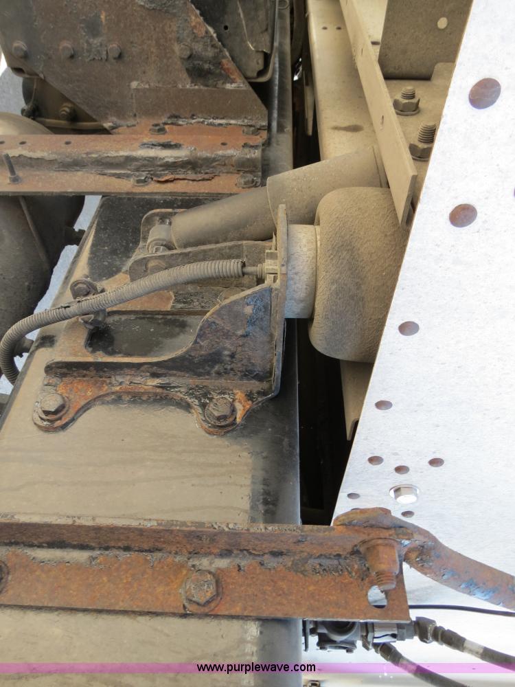 image for item B4599 2000 Kenworth T800 semi truck